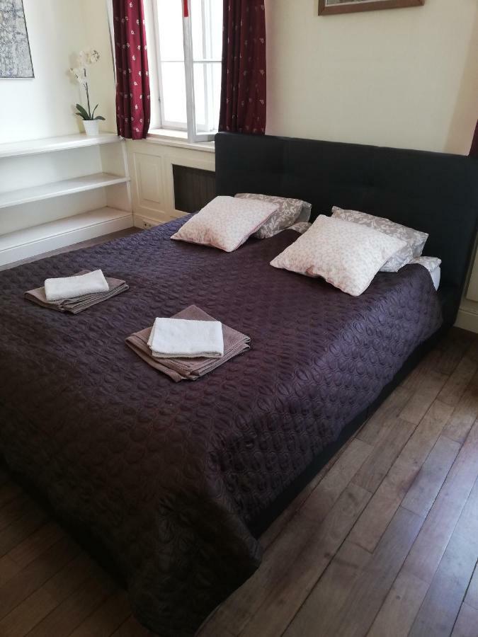 Castle Square Z Widokiem Na Plac Zamkowy I Zamek Krolewski Apartment Warschau